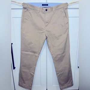 Men’s 34”x30” Tommy Hilfiger Khakis Tan Excellent Condition! Fits Athletes